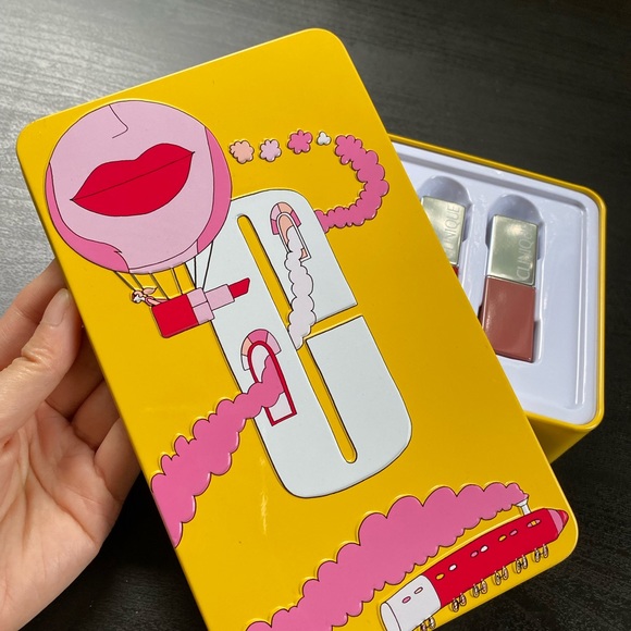 CLINIQUE TRAVEL EXCLUSIVE 5PC Lipstick gift set - Picture 6 of 6